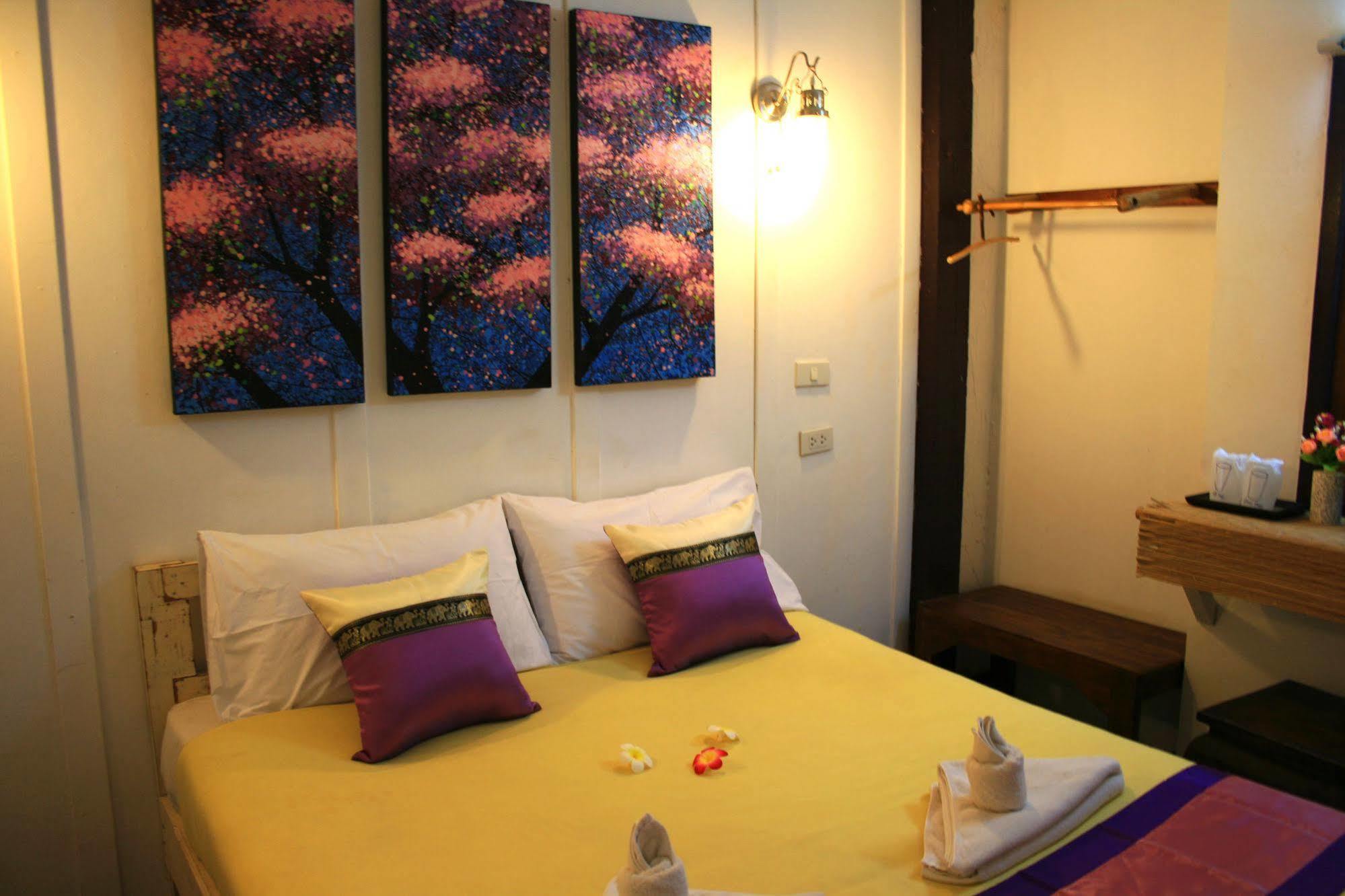 Paifah Boutique House Hotel Bagian luar foto