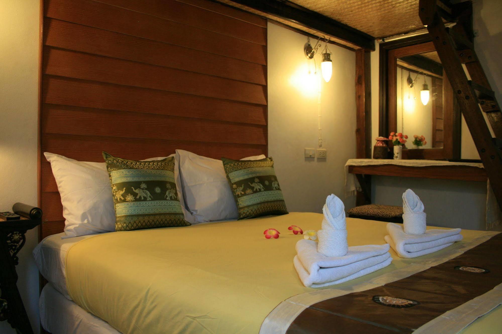Paifah Boutique House Hotel Bagian luar foto